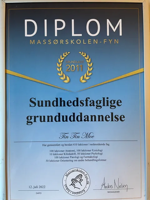 Diplom for sundhedsfaglig grunduddannelse udstedt til Tin Tin Moe den 12. juli 2022.